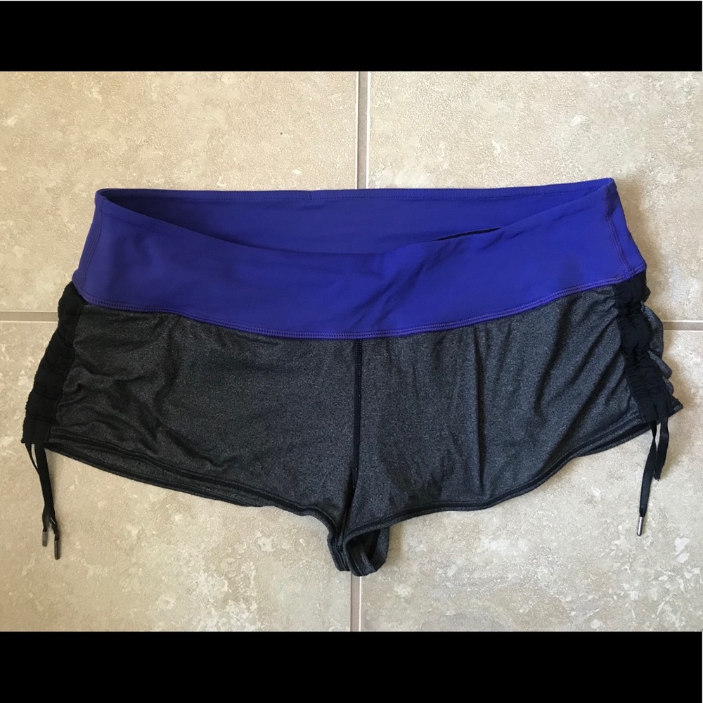 Lululemon Women’s Size 4 Shorts Gray and Blue